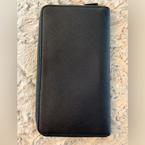 PRADA Logo Saffiano - Picture 11 of 12